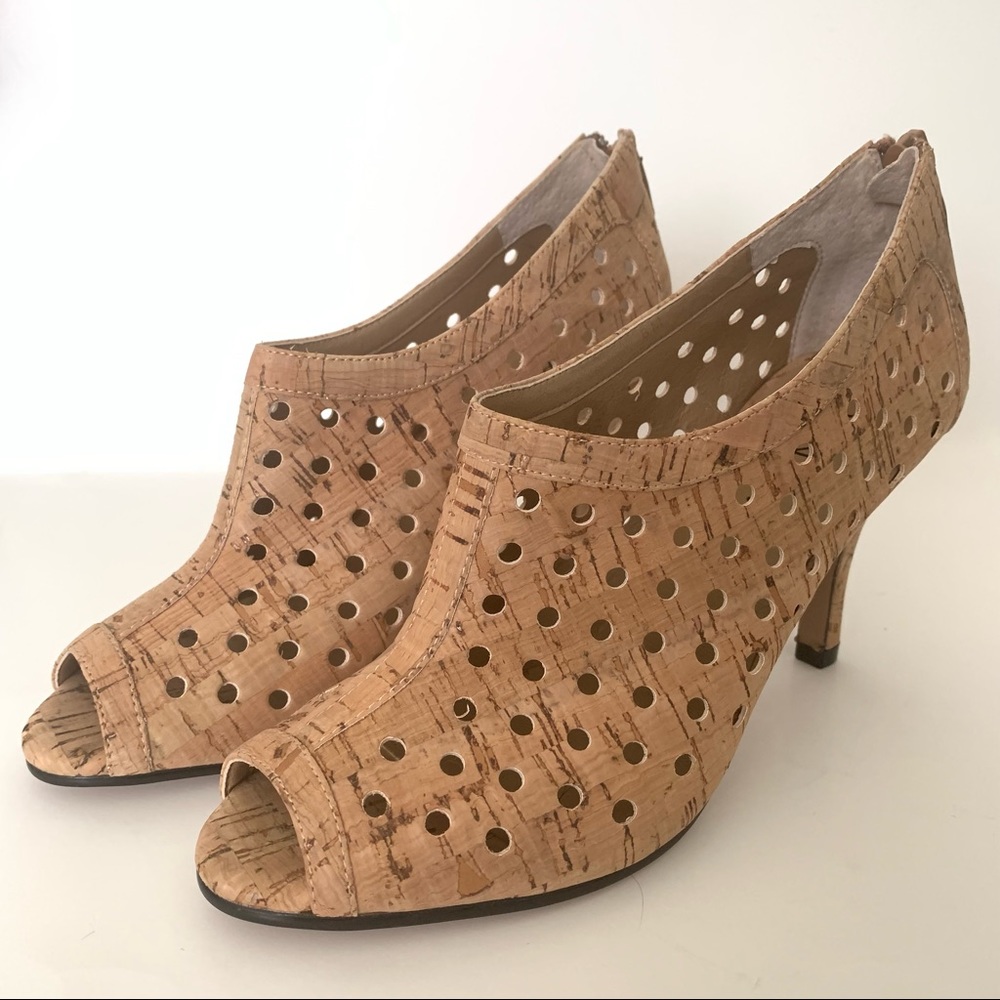 Van Eli Women’s Heels Size 6M Cork Open Toe